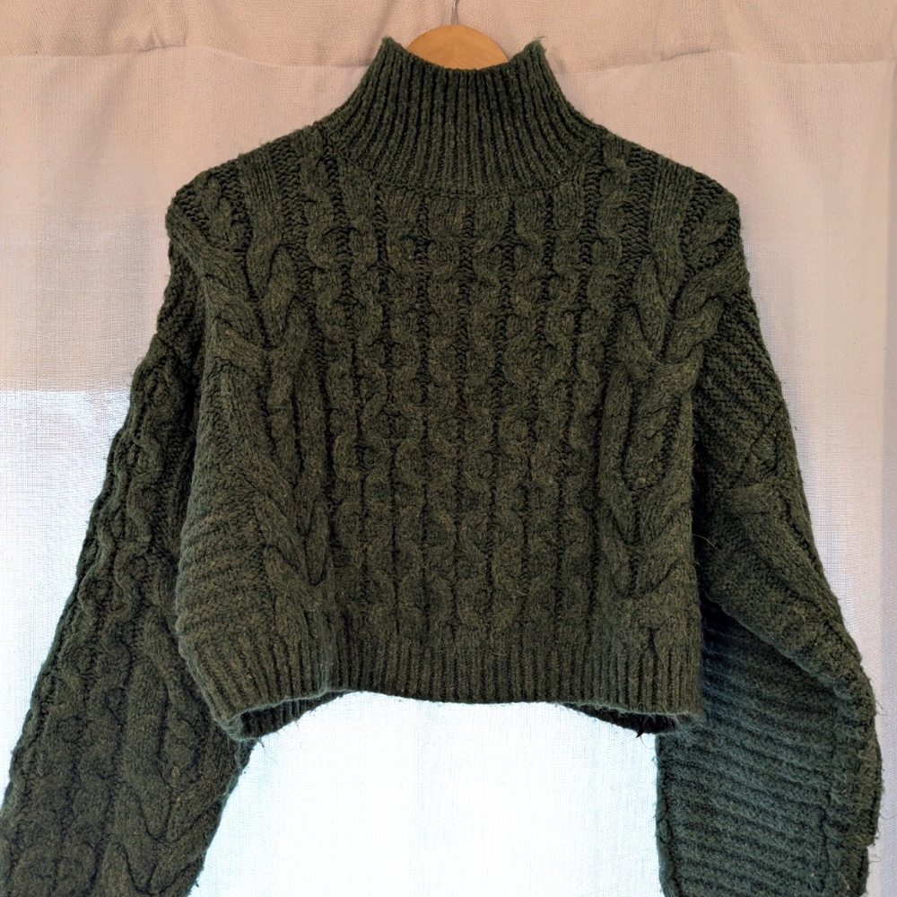 TopShop Women’s Cropped Sweater